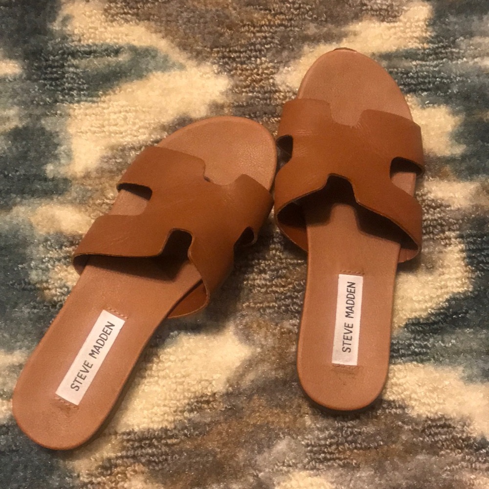 Steve Madden flat sandals
